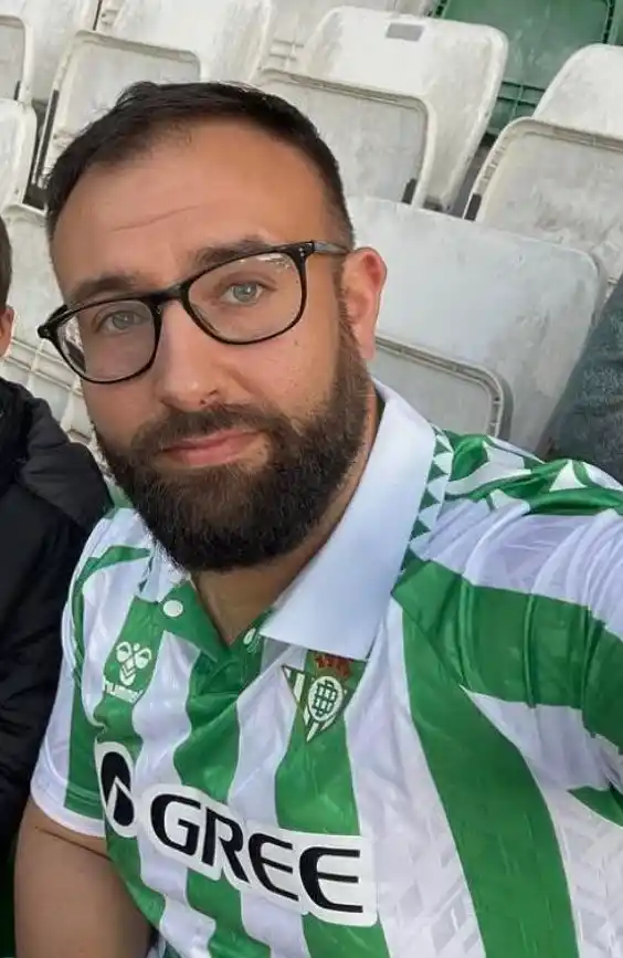 Johnny, maderoterapia corporal, drenaje y relajación profunda en Sevilla